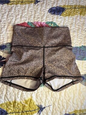 Jolyn Biker Grace Leopard Spot Athletic Shorts Beige & Black Size Small